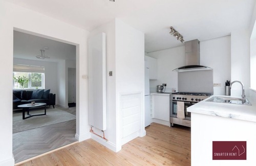 Bracknell House | 3 Bedroom House in Bracknell with garden