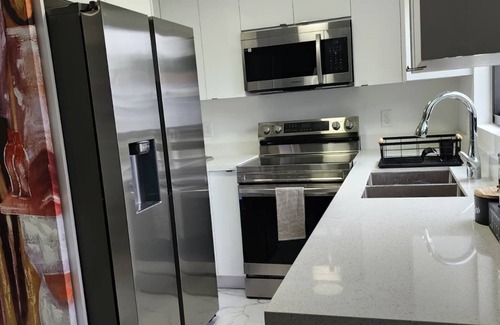 West Little River House | 3-bedroom house in beautiful Miami with WiFi, AC. Live the beach life!