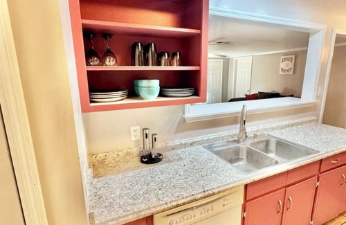 Fitzgerald House | 3-bedroom house in charming Fitzgerald with WiFi, AC. Enjoy your stay.