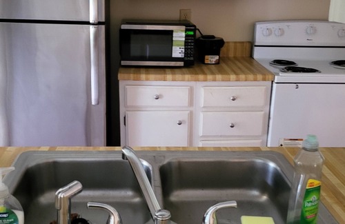 Snellville House | 3-bedroom house in charming Snellville with AC