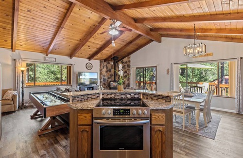 Groveland House | 3-bedroom house in charming Groveland with WiFi, climate control, fitness room
