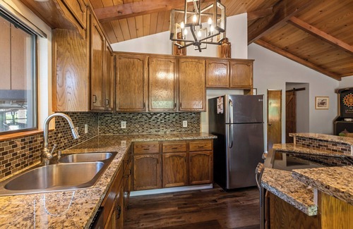 Groveland House | 3-bedroom house in charming Groveland with WiFi, climate control, fitness room