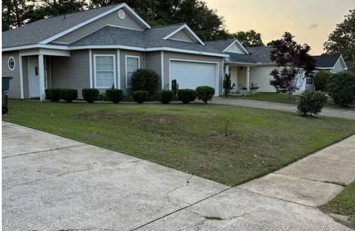 Malbis House | 3-bedroom house in delightful Daphne with AC, WiFi