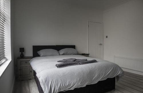 East Ham South Apartment | 3 Bedroom House in East London