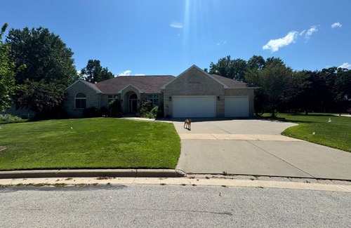 Green Bay House | 3-bedroom house in Green Bay on a cul-de-sac, 10 min from Lambeau.