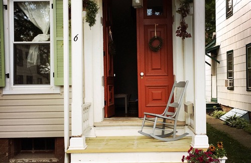 Athens House | 3-bedroom house in lovely Athens NY, family friendly, expansive patio & garden