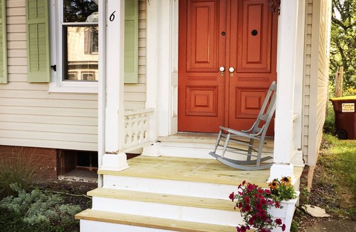 Athens House | 3-bedroom house in lovely Athens NY, family friendly, expansive patio & garden