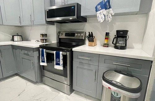 Ives Estates House | 3-bedroom house in lovely Miami with WiFi, AC. Enjoy your stay