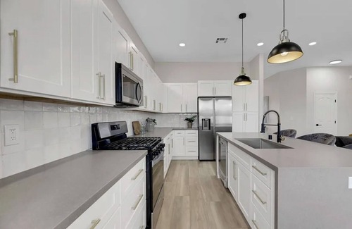 Green Valley House | 3-bedroom house in phenomenal Green Valley, Henderson with Backyard & Pool