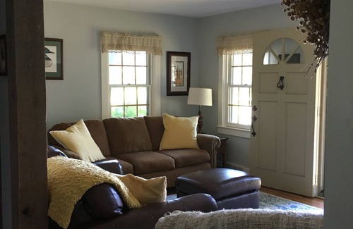 Mystic - New London House | 3 Bedroom House in Quiet Neighborhood, Walk to Historical Downtown Mystic