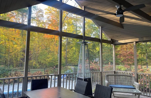 Malta House | 3-bedroom house in Saratoga MINUTES to track with pool, hottub, pool table