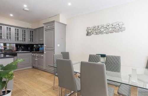 Brompton & Hans Town Apartment | 3-Bedroom House in South Kensington – Luxury Stay Near London’s Top Attractions