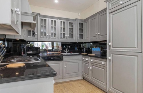 Brompton & Hans Town Apartment | 3-Bedroom House in South Kensington – Luxury Stay Near London’s Top Attractions