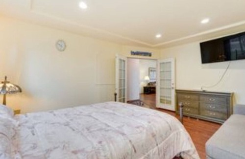 Medford House | 3-bedroom house in superb Medford with AC, WiFi. Enjoy your stay
