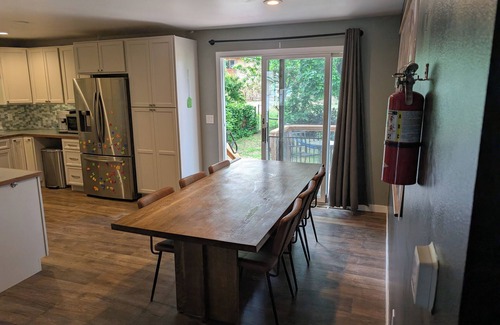 Green Mountain House | 3-bedroom house in tranquil Lakewood with WiFi, AC, and salt water hot tub.