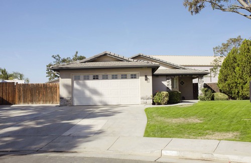 Pumpkin Center House | 3-bedroom house in wonderful Bakersfield with WiFi, AC