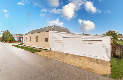 Holy Cross District House | 3-bedroom house in fantastic New Orleans Holy Cross district with WiFi, ACn