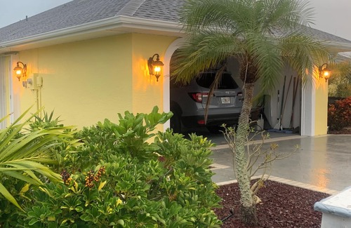 Punta Gorda House | 3 bedroom house in lovely Punta Gorda with WiFi, AC, & Pool.