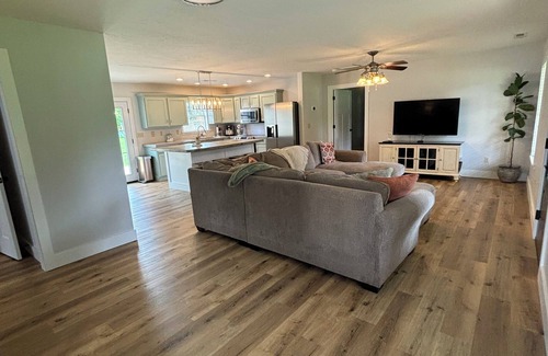 Springville House | 3-bedroom house in peaceful Springville with WiFi, AC