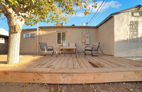 Henderson House | 3-bedroom house in wonderful Henderson with WiFi, AC, King Bed and more!