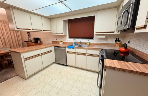 Fruitland Park House | 3-bedroom house in charming Fruitland Park with WiFi, AC. Start relaxing