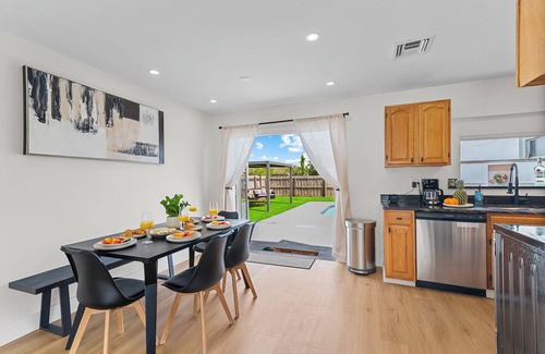 Westgate House | 3-bedroom house in charming West Palm Beach with WiFi, AC