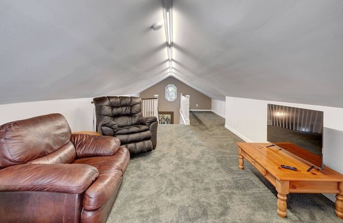 Lake Geneva House | 3 Bedroom House w/loft, Close to Lake Geneva, Alpine Valley
