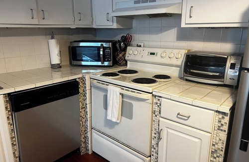 Goose Creek House | 3-bedroom house with AC, WiFi in quiet neighborhood Goose Creek Relo/nurse/Corp