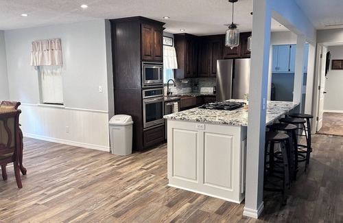 Sulphur House | 3-bedroom house with hot tub 1.3 miles to Guy Sandy boat dock, Arbuckle Lake