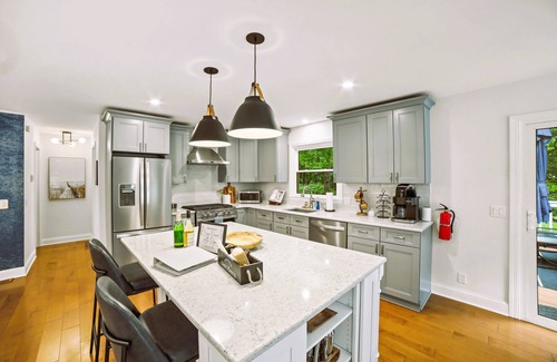 Fennville House | 3-bedroom house with theater-game room-pet friendly in beautiful Fennville