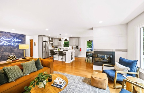 Fennville House | 3-bedroom house with theater-game room-pet friendly in beautiful Fennville