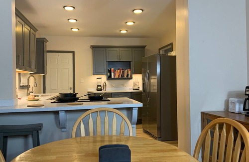 Williamsville Apartment | 3 bedroom in Williamsville. 5 minute walk to chipp
