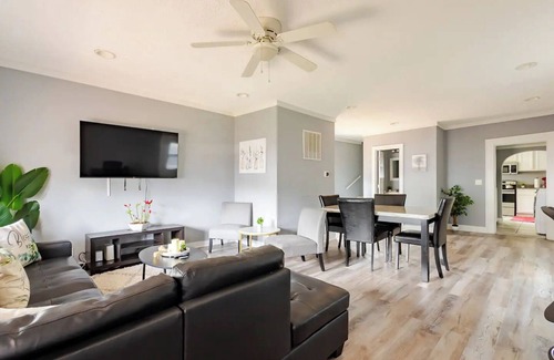 Fountain Square House | 3 Bedroom King Bed big group 8pax nr Lucas Stadium