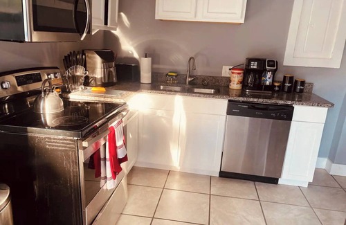 Fountain Square House | 3 Bedroom King Bed big group 8pax nr Lucas Stadium