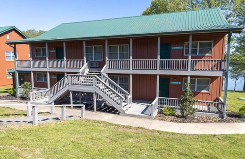 Cadiz Condo | 3 Bedroom Lakefront Condos - Dog Friendly
