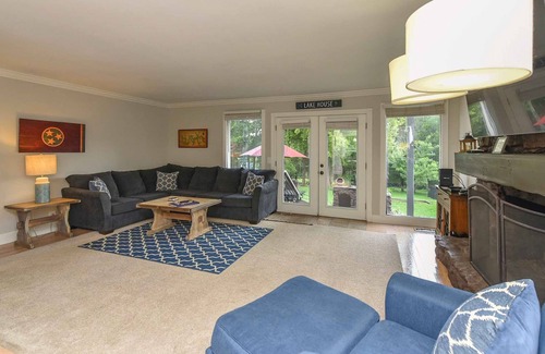 Hendersonville House | 3 Bedroom Lakehouse with Hot Tub near Nashville!
