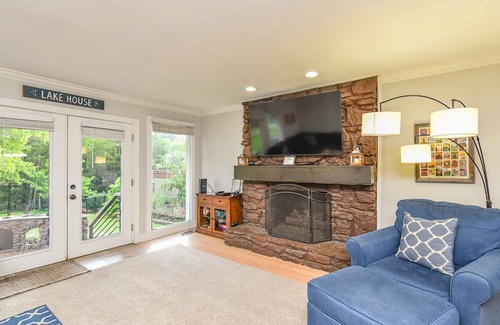 Hendersonville House | 3 Bedroom Lakehouse with Hot Tub near Nashville!