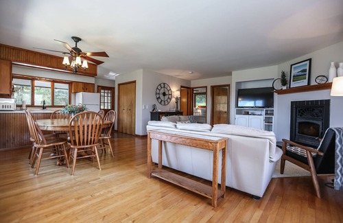 Naples Ski Chalet | 3 bedroom Lakeview home with New Hot tub!