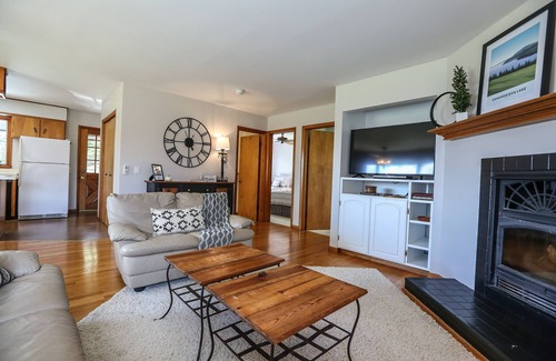 Naples Ski Chalet | 3 bedroom Lakeview home with New Hot tub!