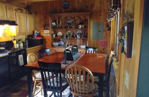 Greenville House | 3 Bedroom & Loft - Great Home For Multi-Season Sports - Sleeps 6-8, 🐕 friendly