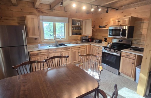 Southwest Harbor House | 3-bedroom Log Cabin with AC, WiFi ,Southwest HarbornThat Rents SAT-SAT ONLY
