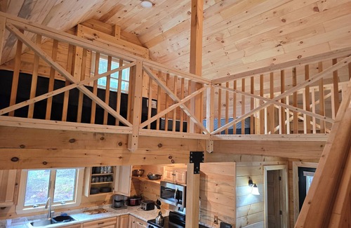 Southwest Harbor House | 3-bedroom Log Cabin with AC, WiFi ,Southwest HarbornThat Rents SAT-SAT ONLY