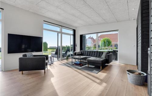 Grønninghoved Strand House | 3 Bedroom Lovely Home In Sjølund