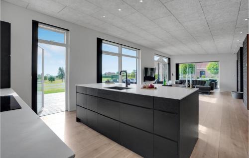 Grønninghoved Strand House | 3 Bedroom Lovely Home In Sjølund