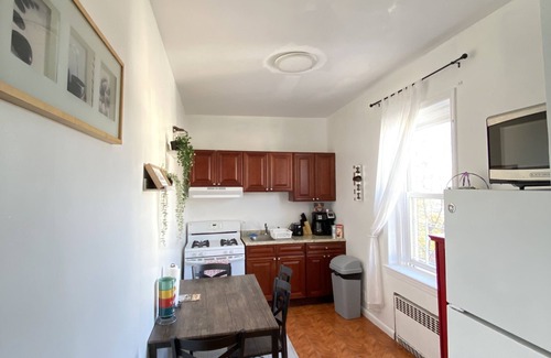 West New York Condo | 3 Bedroom: Lovely Apt - 12 minutes to Times Square