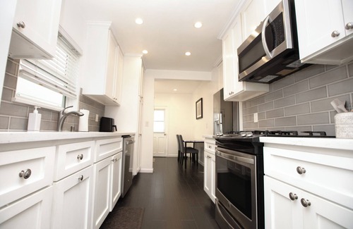 Belmont Shore House | 3 Bedroom Luxury Beach House w/Parking - Walk To Beach