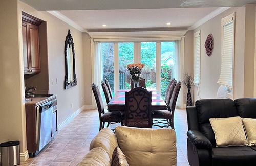 Kennydale House | 3-bedroom luxury house in charming Renton with WiFi, AC, fitness room, Theater