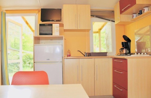Saint-Cheron House | 3 Bedroom Mobile Home in Saint-ChÃ©ron