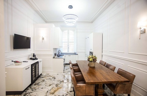 Duomo Apartment | 3 Bedroom Modern Luxury in the Direct Center of Florence with Great A/C