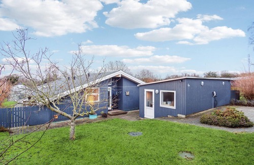 Beder Malling House | 3 bedroom pet friendly home in Beder